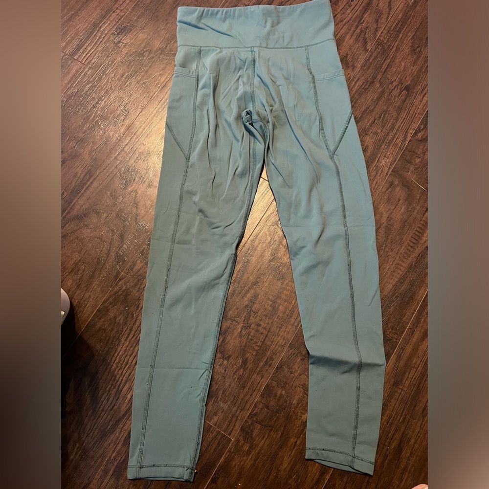 Aeropostale Sz M Airsoft leggings.